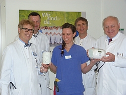 Förderverein übergibt Duftlampen und CD-Spieler an die Stroke Unit / Bild: Klinikum Darmstadt