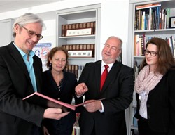 Eckpunktepapier untezeichnet / Bild: Wissenschaftsstadt Darmstadt / Amt für Wirtschaft und Stadtentwicklung