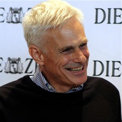 „Rainald Goetz“ von Lesekreis - Eigenes Werk. Lizenziert unter CC0 über Wikimedia Commons - https://commons.wikimedia.org/wiki/File:Rainald_Goetz.jpg#/media/File:Rainald_Goetz.jpg